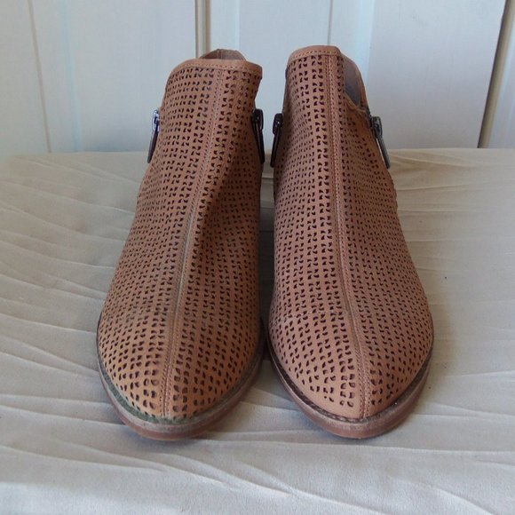 Vince Camuto Tan Perforated Leather Booties sz 7.5 - Picture 6 of 14